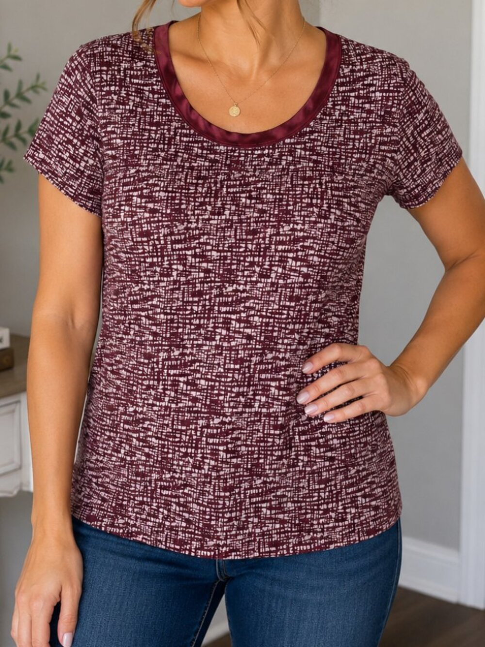 Banana Republic Luxe Touch Top Women’s L Burgundy Abstract Print Short Sleeve